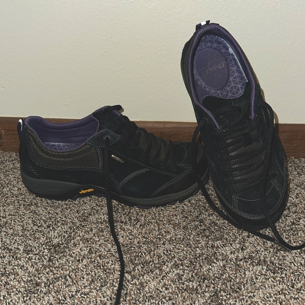 Dansko size 38 (US 7.5) shoe